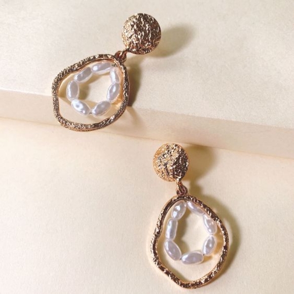 Golden earrings with white stones - Picture 2 of 5